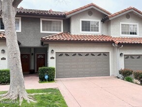Building Photo - 3121 E Hillcrest Dr