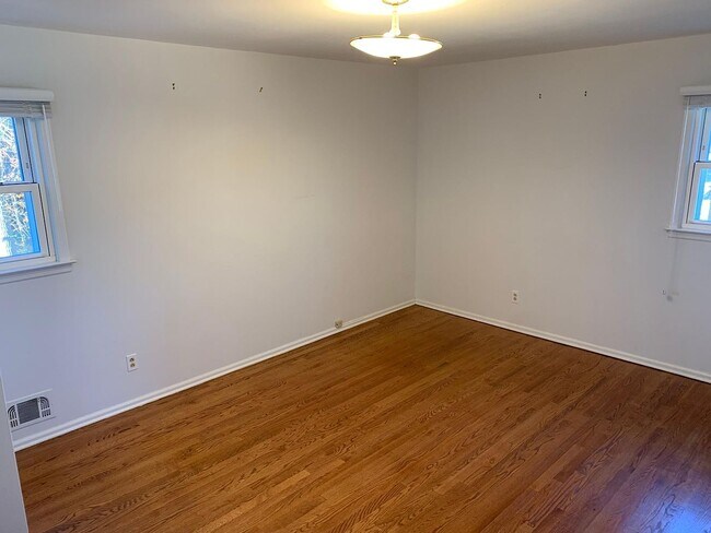 Foto del edificio - 2421 Homestead Ave