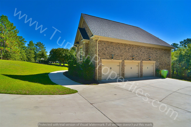 Building Photo - Stunning 5 BR Brick Home on Lake Carolina