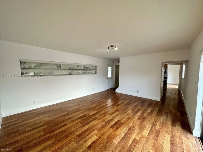 Building Photo - 3 br, 2 bath House - 1361 NE 40th Pl # 1361