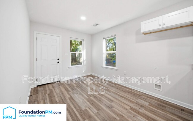 Building Photo - 349 N Worthington Dr