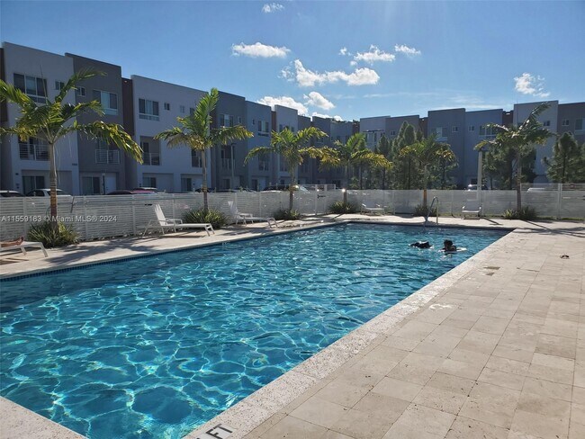 Foto del edificio - 2555 NE 193rd St