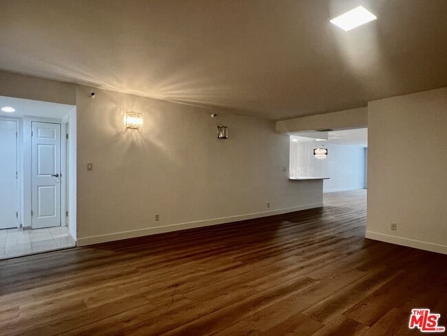 Building Photo - 10390 Wilshire Blvd