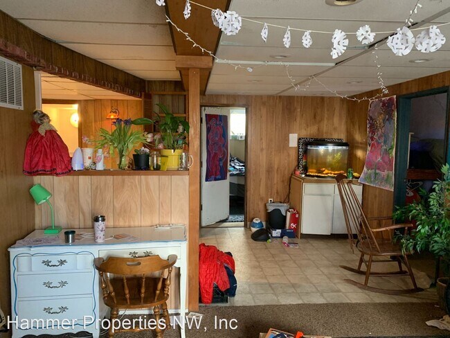 Foto del edificio - 6 br, 2 bath House - 1730 Humboldt Street