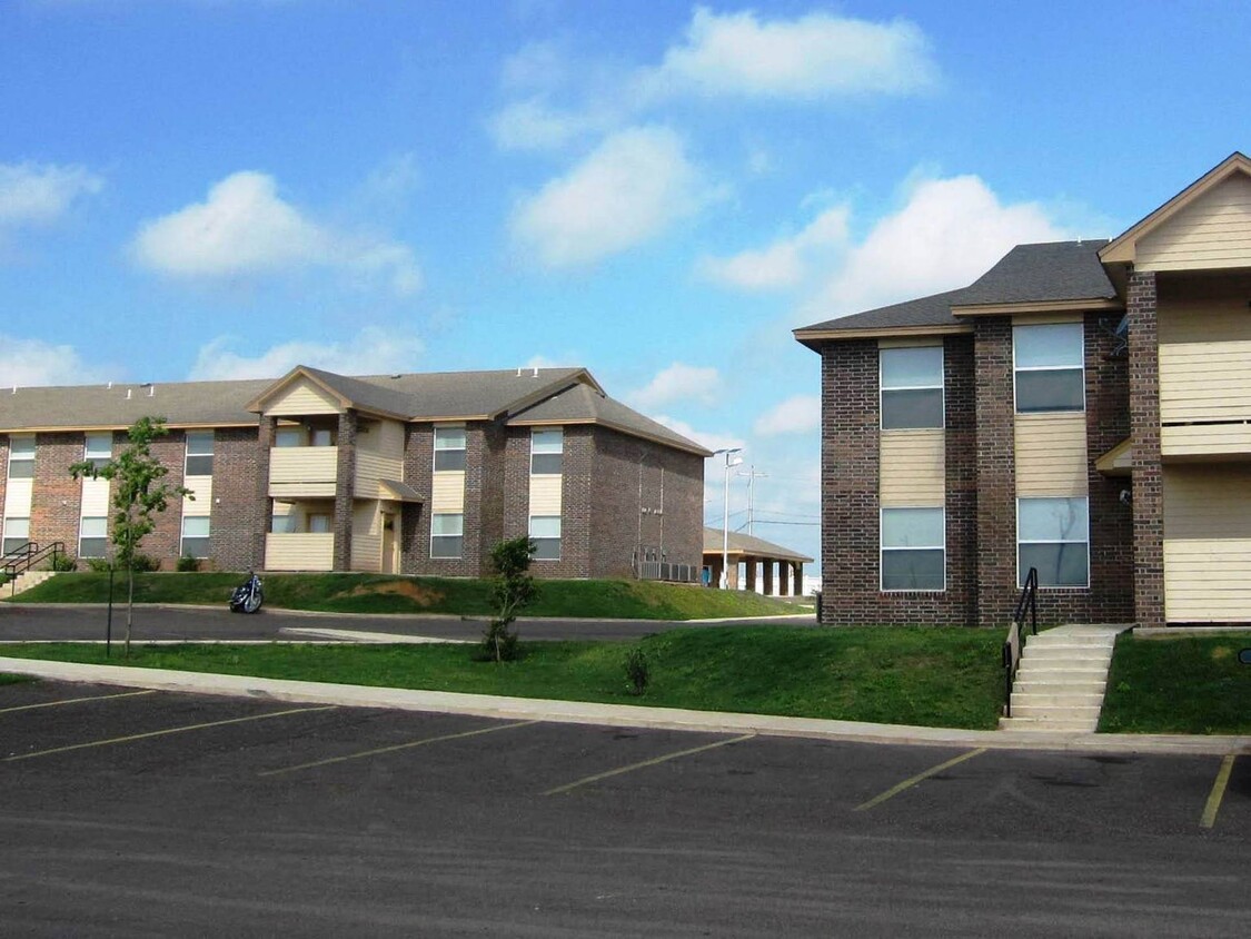 Foto principal - Madison Pointe Apartments