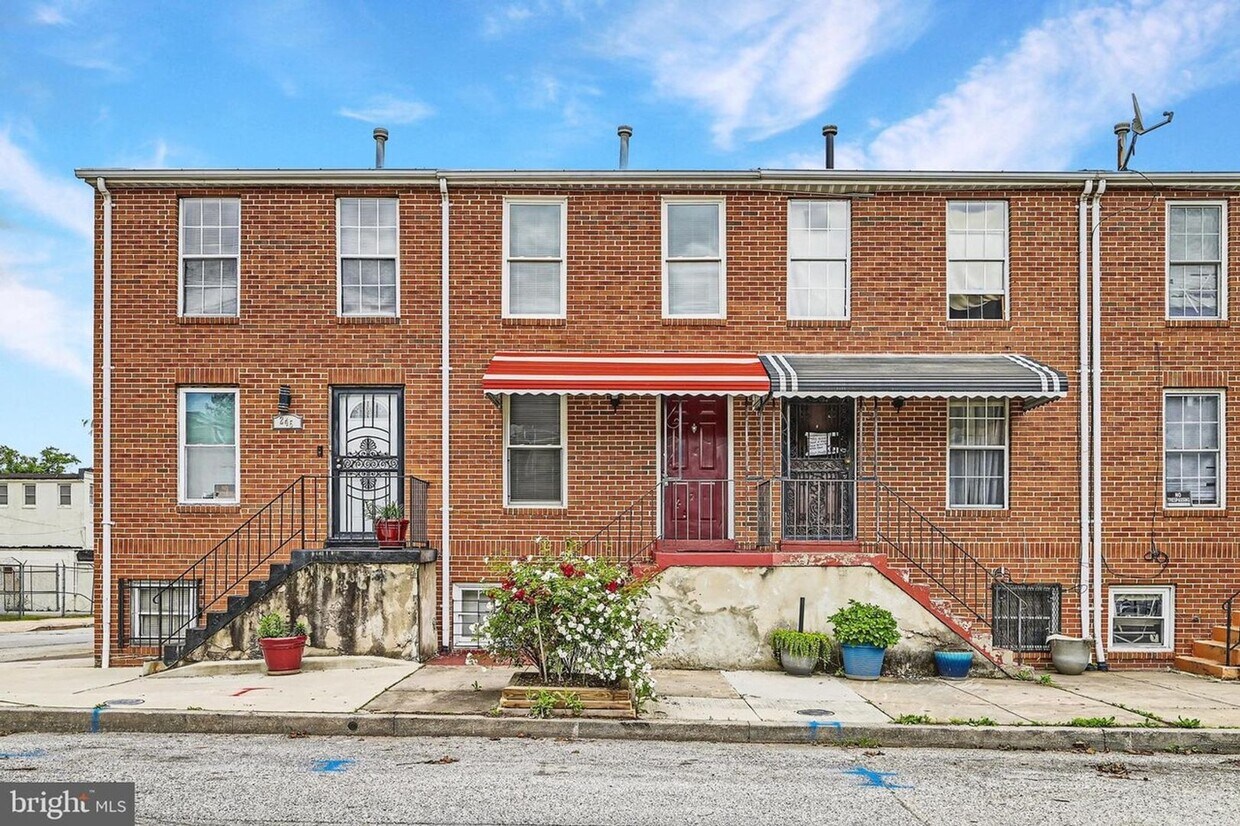 Primary Photo - Modern 3-Bedroom Gem with Deck