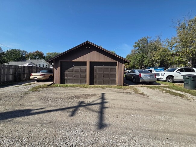 Building Photo - 2438 S 10th St