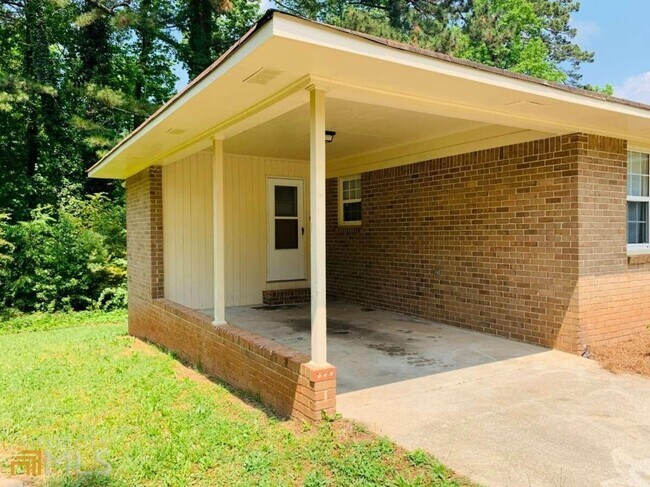 Building Photo - 28 Martin St