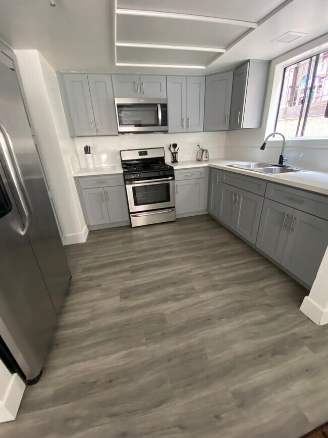 Foto del edificio - 313 E Pine St