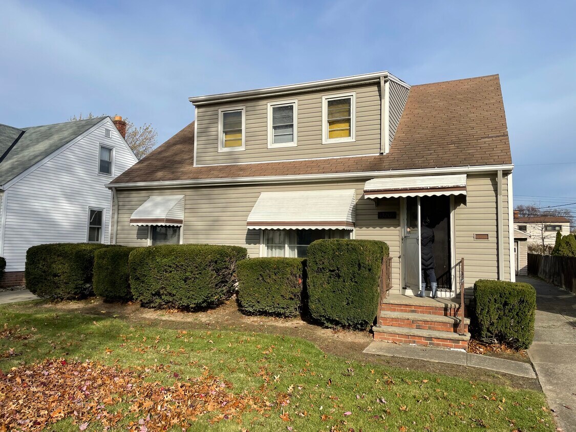 13205 Eastwood Blvd, Garfield Heights, OH 44125 House Rental in