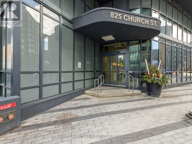 Building Photo - 825 Church St