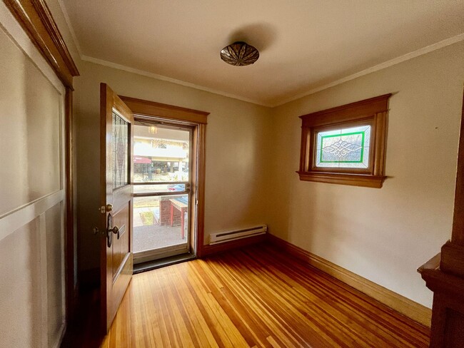 Building Photo - 1300 Steele St