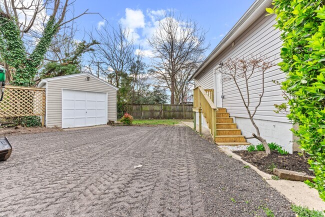 Foto del edificio - 2921 Glenmore Ave