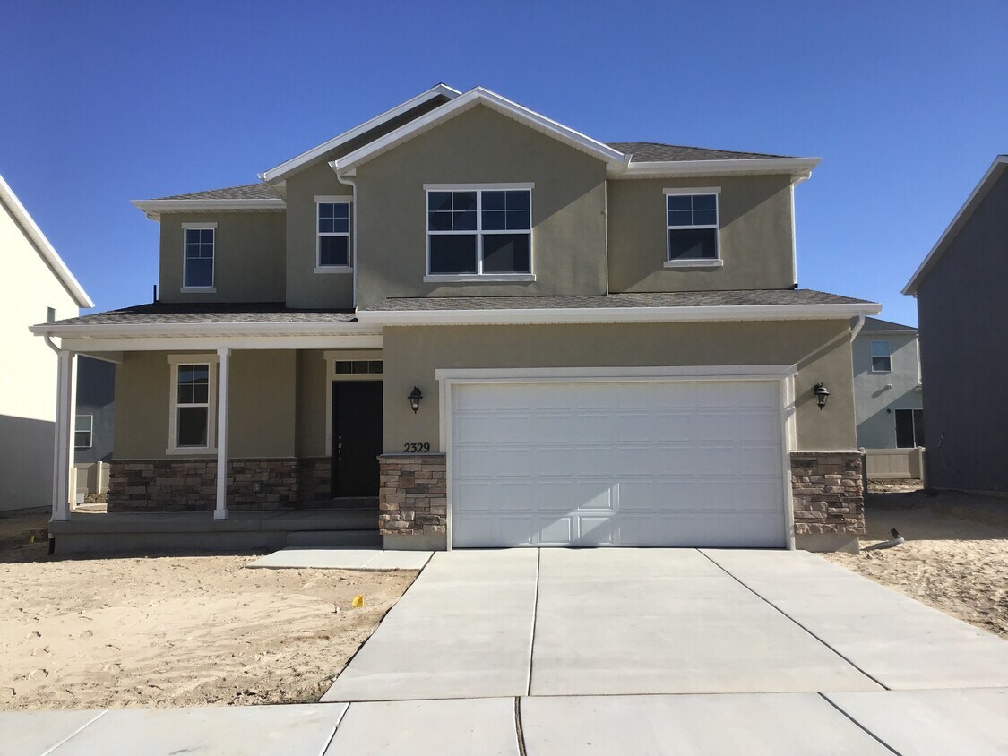 Primary Photo - 2329 E Surry Way
