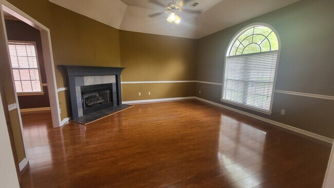 Foto del edificio - 8023 Jills Creek Dr