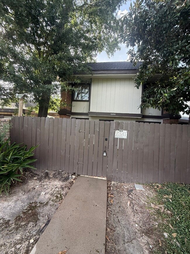Building Photo - 5329 Pinewilde Dr