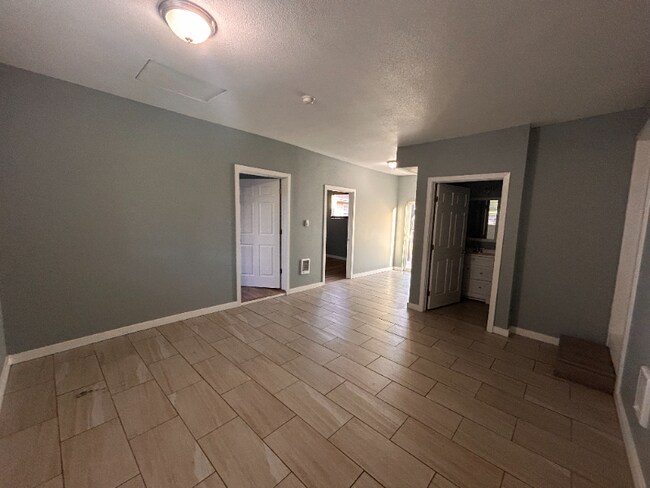 Building Photo - 8465 SW Pfaffle St