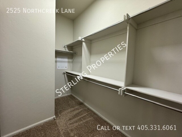 Building Photo - 2525 Northcreek Ln
