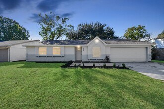 Building Photo - 6031 Dellfern Dr