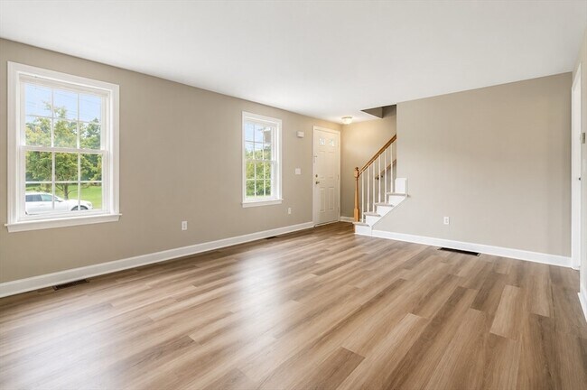 Foto del edificio - 30-32 Harriet Thayer Avenue Unit 1