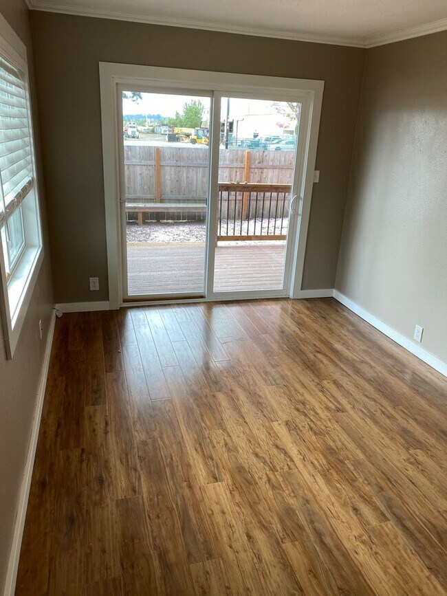 Foto del edificio - 20th St SE Duplex