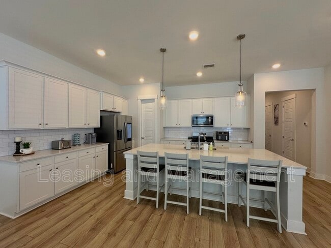 Building Photo - 125 Trumpet Vine Dr