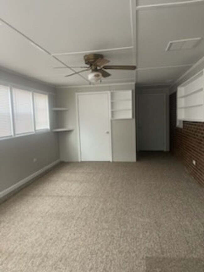 Foto del edificio - 301 Abbott Dr