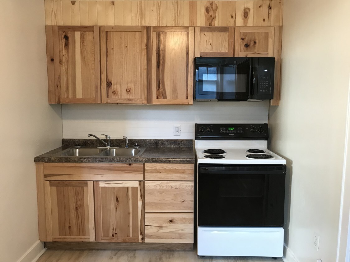 Primary Photo - 208 5th Ave SW