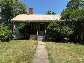 Building Photo - 40 Greenwood Rd