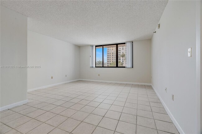 Foto del edificio - 540 Brickell Key Dr