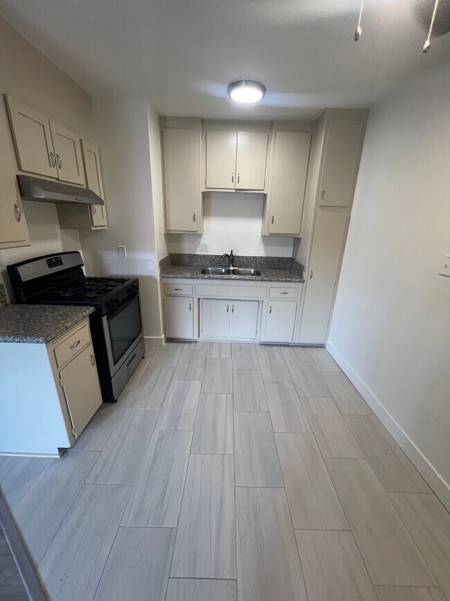 Cocina - 821 W Colden Ave