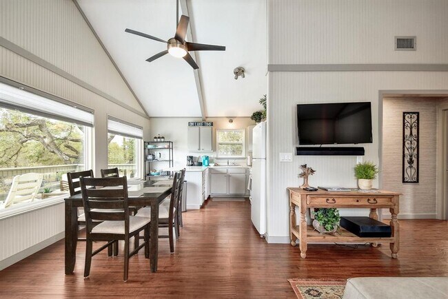 Foto del edificio - 2591 Lakeshore Dr