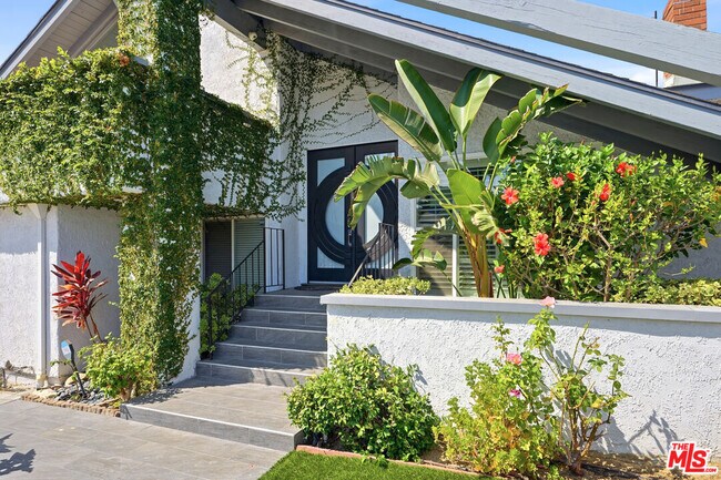 Building Photo - 4355 Chaumont Rd