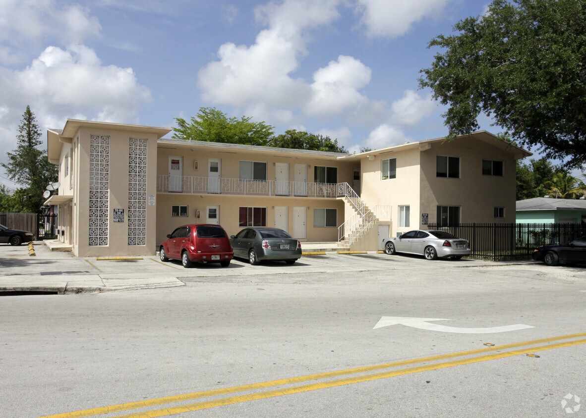 Foto principal - 14305 NE 6th Ave