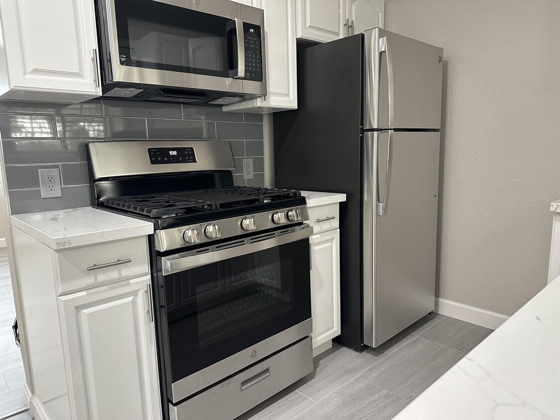 Primary Photo - 2064 San Ramon Ave