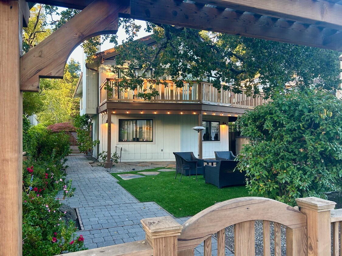 Foto principal - 1415 Byron St
