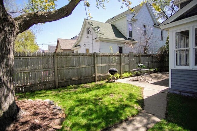 Foto del edificio - 817 26th Ave NE