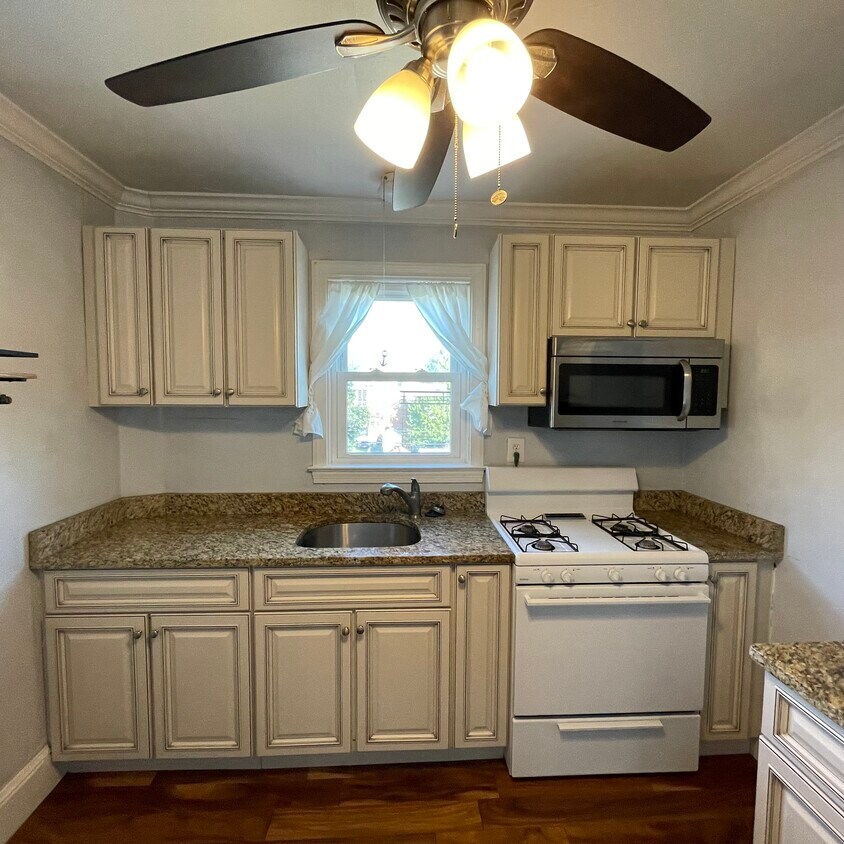 Kitchen - 402 Jack St