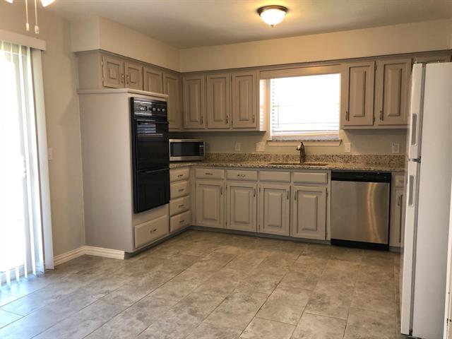 Building Photo - 2120 Teakwood Ln