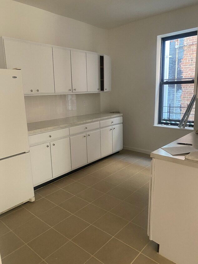 Kitchen - 1057 115th St