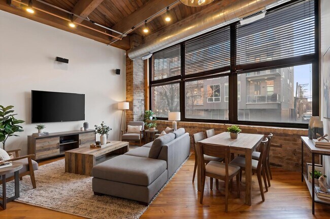 Foto del edificio - 1040 W Adams St