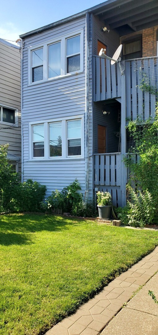 Building Photo - 4111 W Nelson St