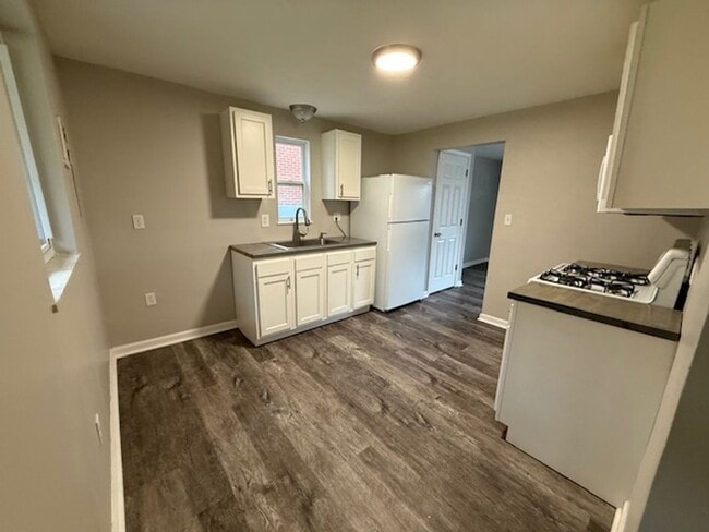 Photo - 205 Charleston Dr House