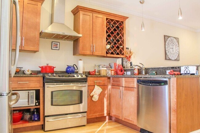 Foto del edificio - 529 E 8th St