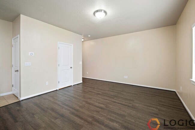Foto del edificio - 7909 Spring Station Way