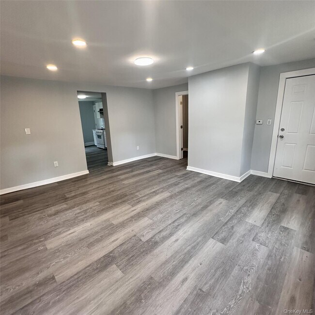 Building Photo - 122 Garden St