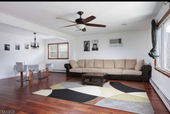 Foto del edificio - 2759 Morris Ave