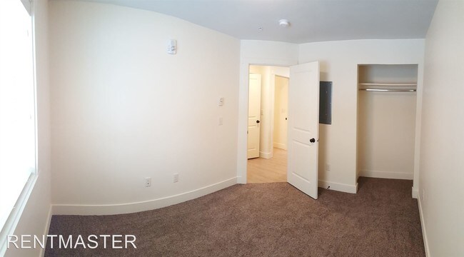 Building Photo - 896 Everett Pl