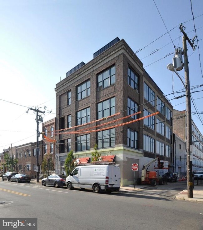 Building Photo - 1218 E Snyder Ave
