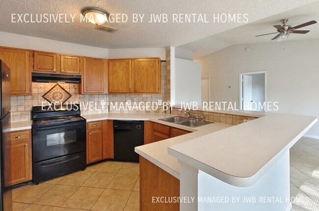 Foto del edificio - 2401 Winterwood Cir W